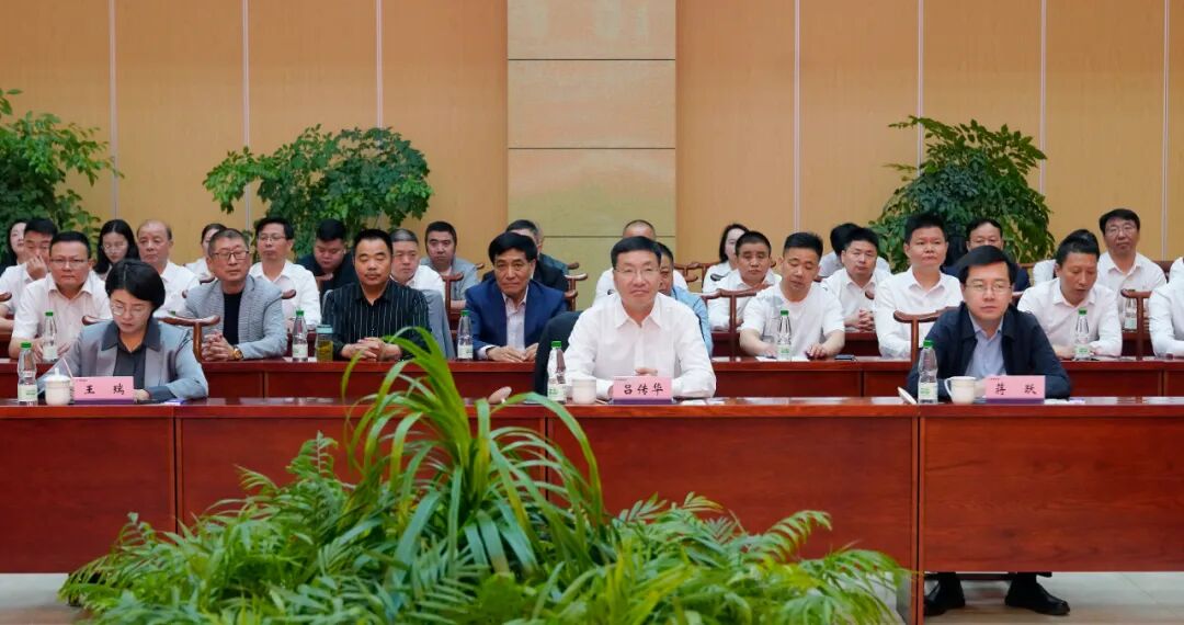 安徽天康集团与江苏添仂智能科技有限司举行战略合作签约仪式