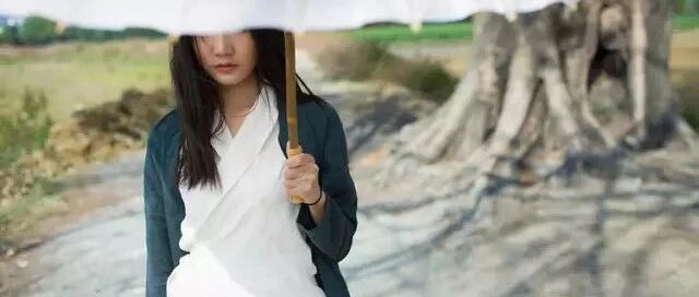 “不怕有蛇进家门，就怕香椿过于房”是啥意思?老话有道理吗