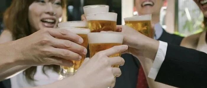 同学聚会，有钱的老板买单，晚上收到女同学信息，老板：拉黑