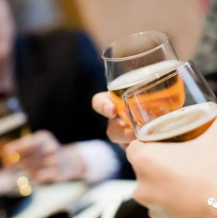 饭局中老板叫你去催菜：聪明人都懂这3件事，怪不得升职加薪快