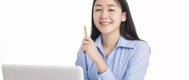 女面试官：我上衣纽扣开了，你咋提醒我？小伙高情商做法，被录用