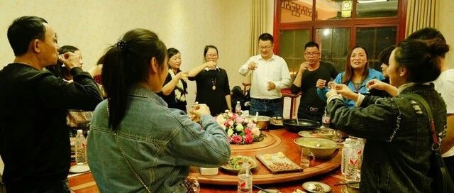 越是有本事的人，越不会在饭局上说3句话，容易得罪人