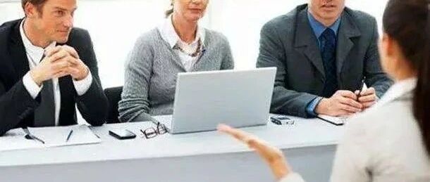 面试官：20块钱帮我买1条中华烟，能做到吗？女孩精彩做法被录用