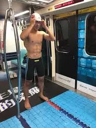 台北捷運大探秘|在地鐵上穿泳裝？我還是第一次見！ 網紅 第25張