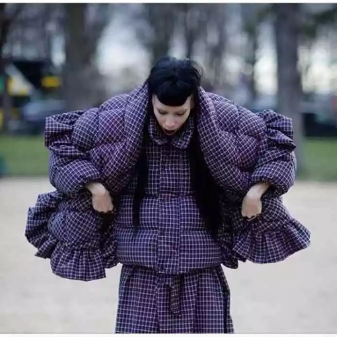 羽絨服=矮胖圓？那是你不會穿！避開雷區，羽絨服也能穿的保暖又好看！ 時尚 第3張