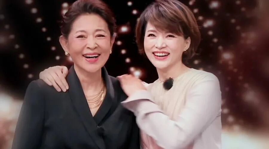 40年央视女主持倪萍董卿们的欲望与哀愁