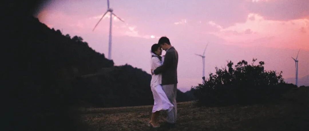 “羡慕经常被拥吻的女生”