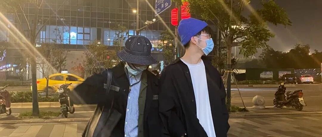 “我们约会吧”