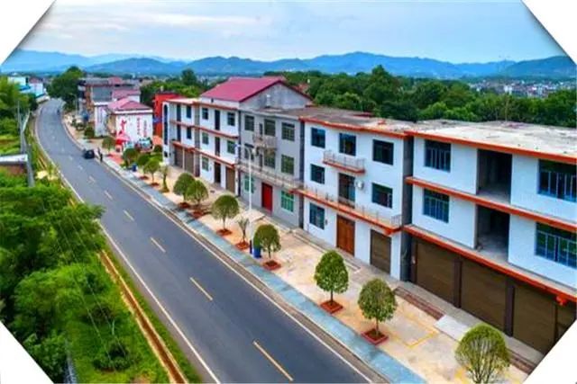 适合乡镇创业项目 目前在农村的乡镇上，做一些什么创业项目比较好？这几方面都可以