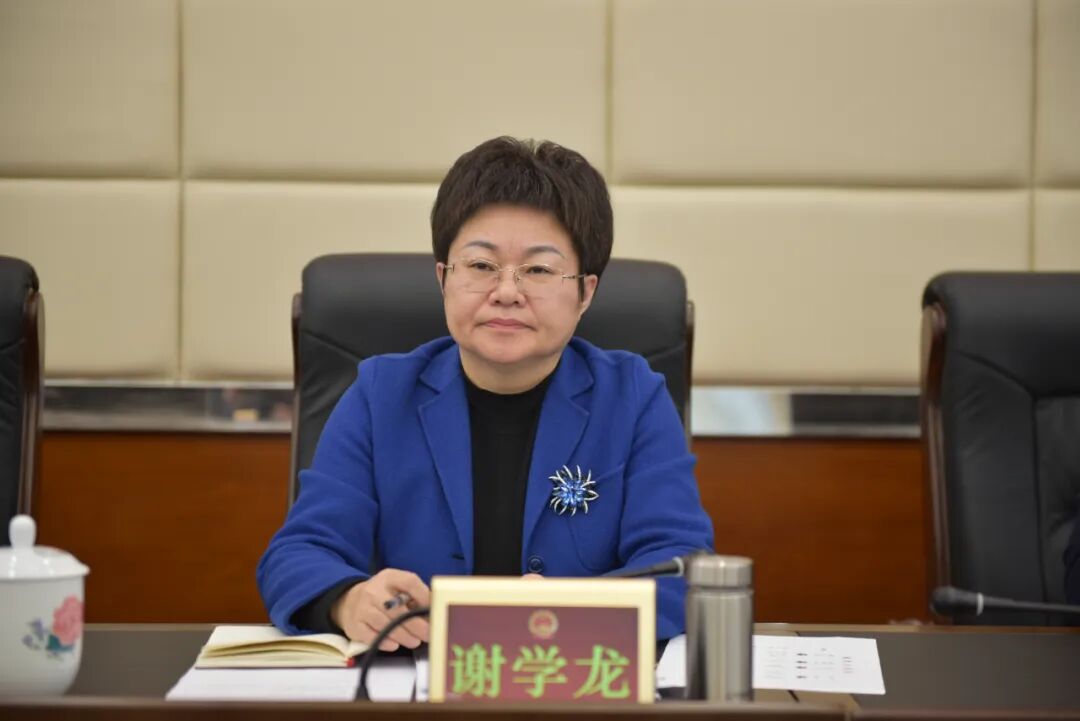 (市委常委,常务副市长谢学龙出席)谢学龙表示,市政府各承办单位要增强