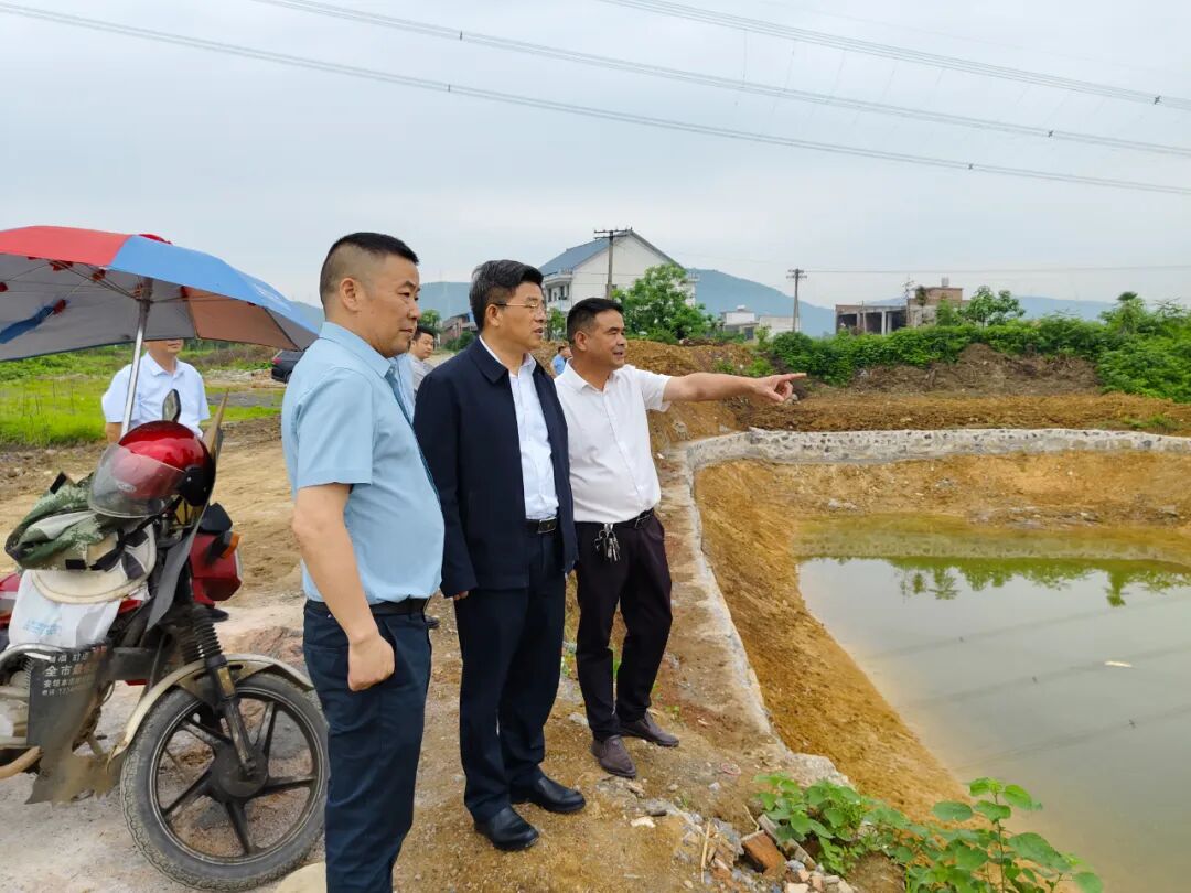 防返贫监测工作 并参加"送医下乡·爱心义诊"活动 | 娄底市人大常委会