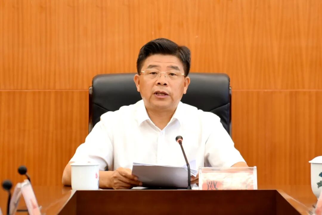 市人大常委会副主任朱鸿宾,欧文安,罗孝贵,李文洪,朱桂良,市人大各