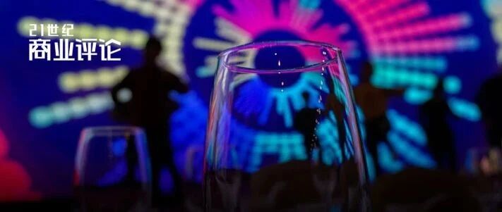 灌酒、尬演、PUA，年会暴打职场人