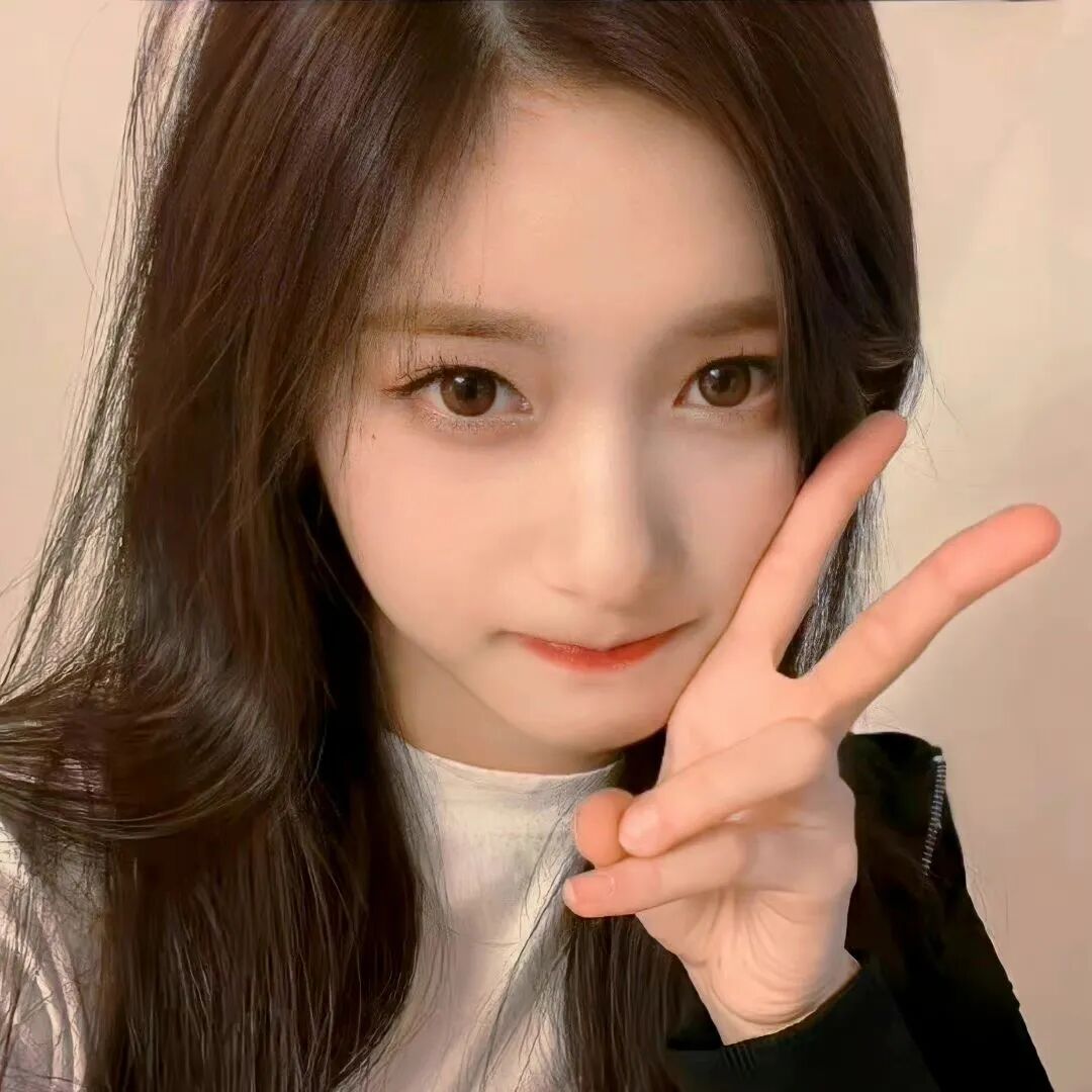 不停的吃,而别人的14岁星途璀璨,业务能力强,是舞台上闪闪发光的爱豆