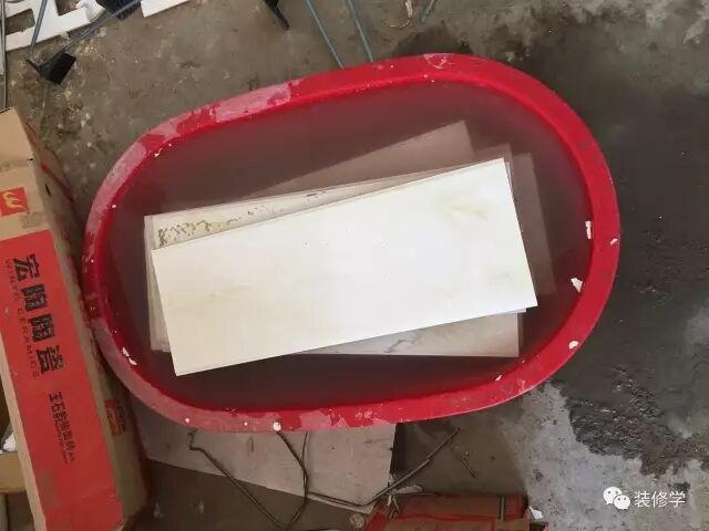 瓷砖跟瓷砖的区别_全瓷砖和半瓷砖有什么区别_瓷砖好坏区别