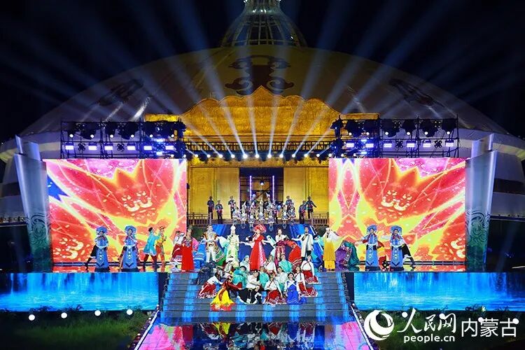 2025年中国原生民歌节在敕勒川草原开幕。人民网记者 寇雅楠摄