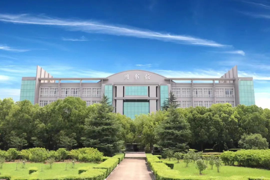 镇江金山大学图片