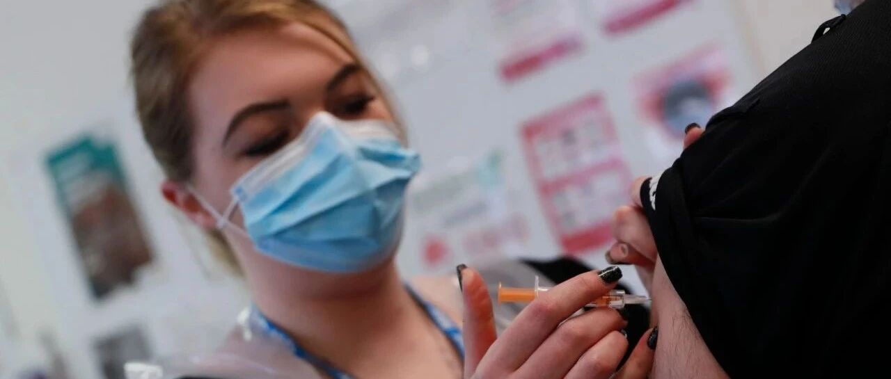 6个月后有效率骤降50%? 疫苗功效陷争议, 人类与新冠的抗争将走向何方?