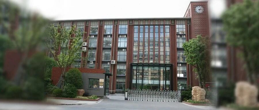 上海顶尖初中月考分班被举报，家长合力挖出举报人，两封长信曝光，家长群吵翻天