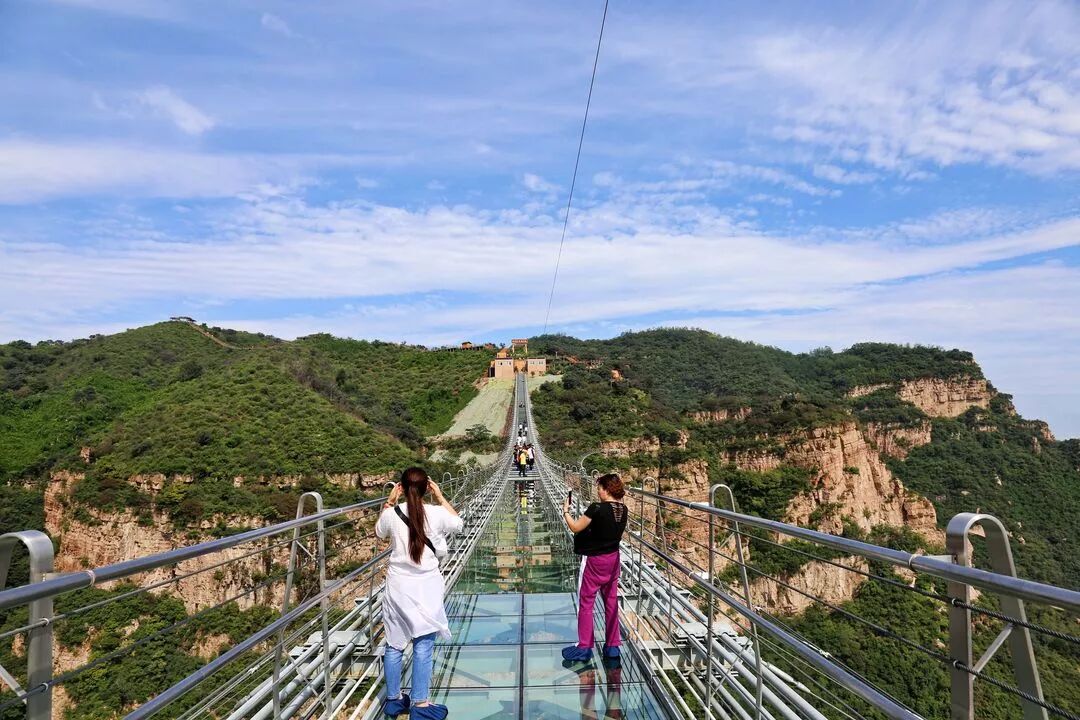 冬日送暖特价】红崖谷 白鹿温泉,挑战目前世界最长玻璃吊桥!