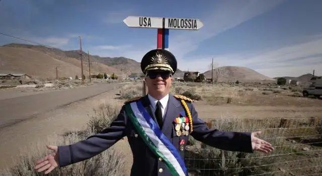 详细的～)有着世界上最小的"共和国"之称面积只有一间房子人口就一个