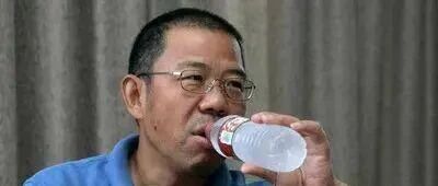 中国新首富钟睒睒，记者下海创业传奇