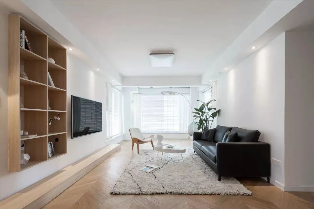 现代简约，简单中带有一份独特的气质。