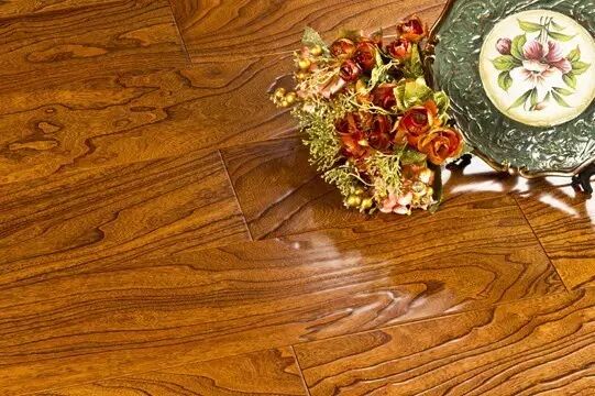 地板拍了拍你——“我”也怕热