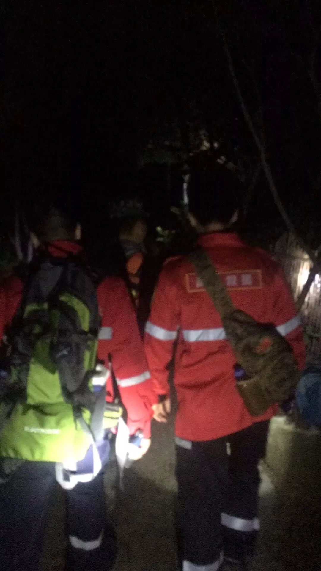 一男子在深圳失足墜崖，現場遺留手機，搜救10小時後…令人嘆惋 科技 第10張
