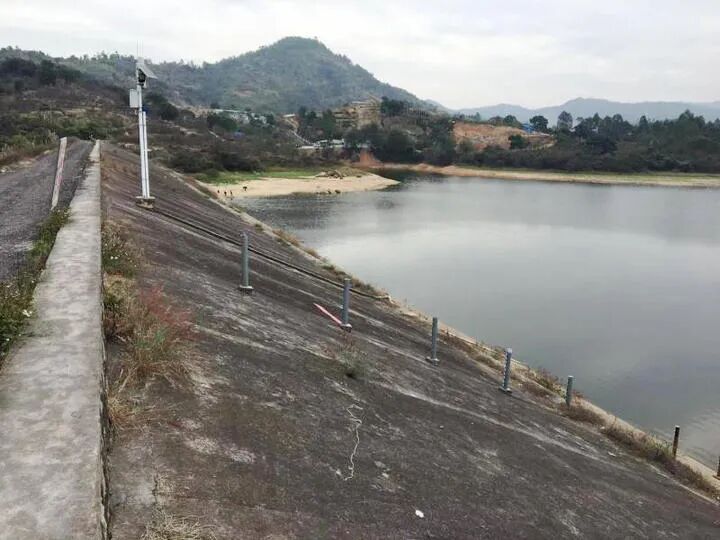 葫芦水库,位于洪阳镇,工程规模:小(1)型,坝型:均质土坝,总库容:288.