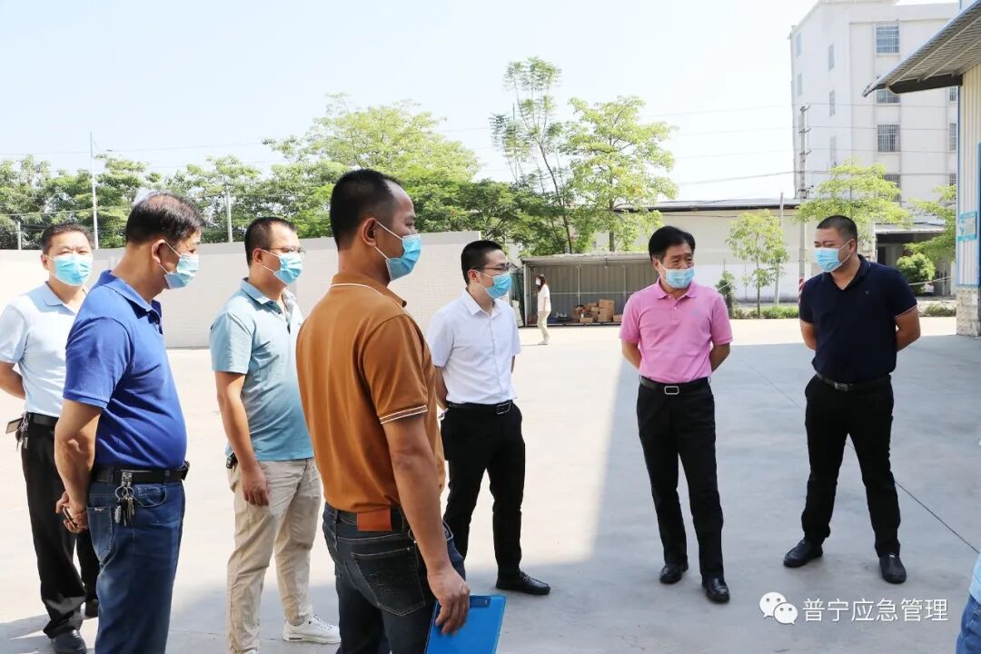 严把安全关方享佳节欢市政协党组成员官楚生带队开展节前安全检查