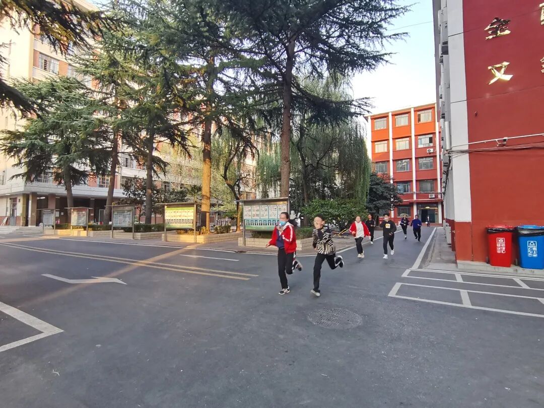 主题活动郑州市桃园中学举行三防应急疏散演练活动