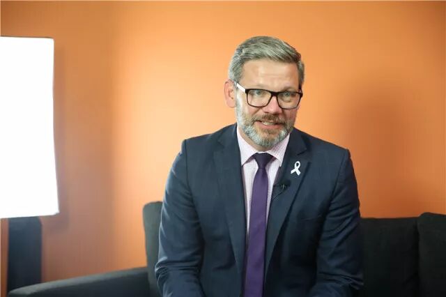 澳洲突然大幅提高父母团聚移民门槛！新西兰是否会效仿？其实，移民部长曾这样说过…