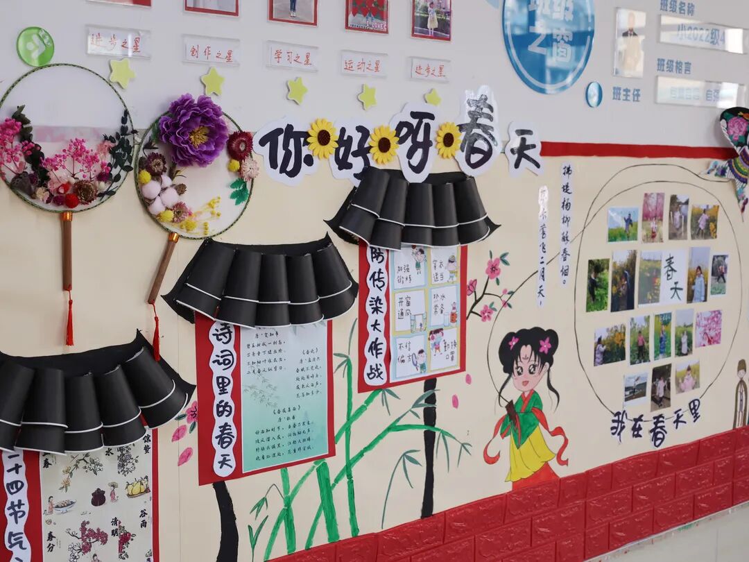 在此次活动中,班主任和学生们都集思广益,巧妙布置,精心整理班级的各