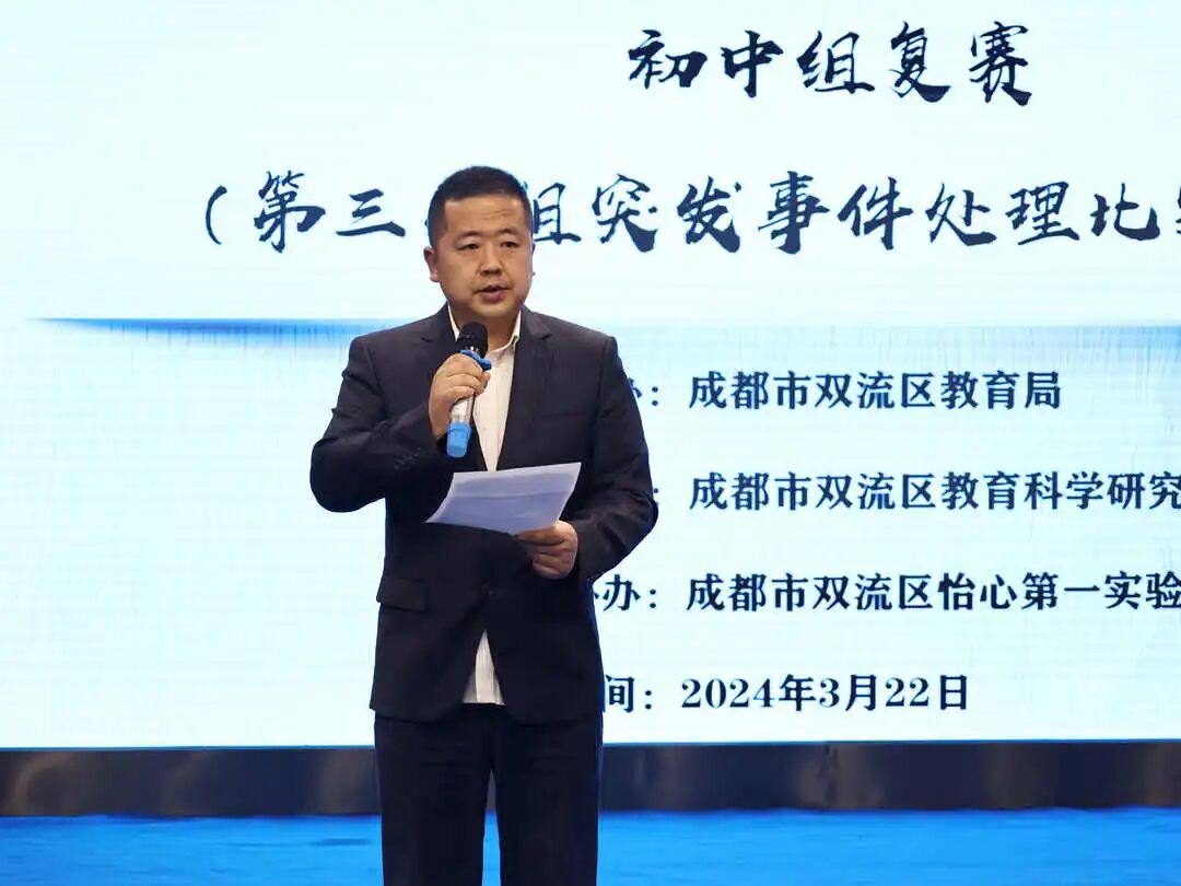 协和实验学校  刘波老师▲评委们公平,公正对比赛做出评判班主任是