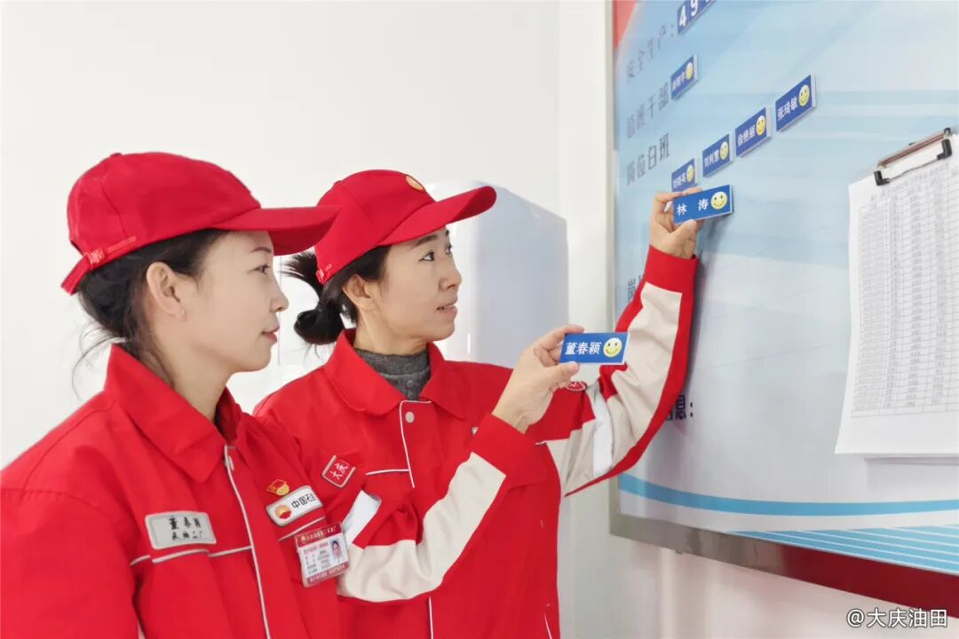 厂地质研究所计算机室的苗强都会在乒乓球台前用汗水和球技来对抗emo