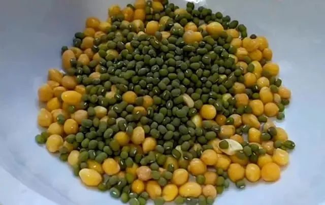 我家黄豆从不打豆浆，加1把绿豆，简单几步，上桌3斤不够吃，解馋