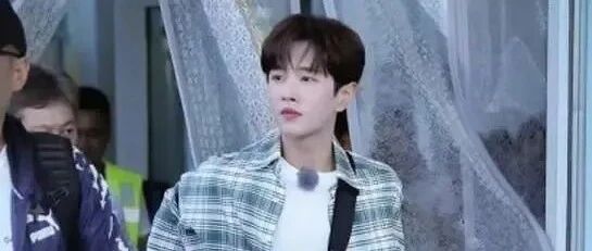 当肖战，李易峰遇上“格纹元素”：有格调的男人都爱这么穿