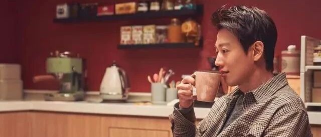 《最普通的恋爱》里的李在勋，造型一点也不含糊