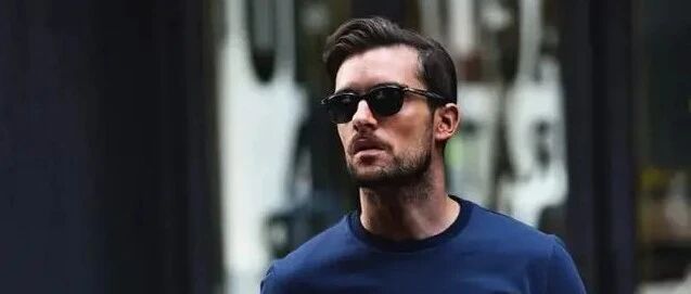 越简单的单品，越看重穿着者的“底色”