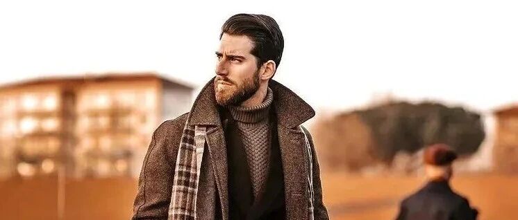 它是与冬季绅装配衬得最为相得益彰的御寒外套单品，没有之一！