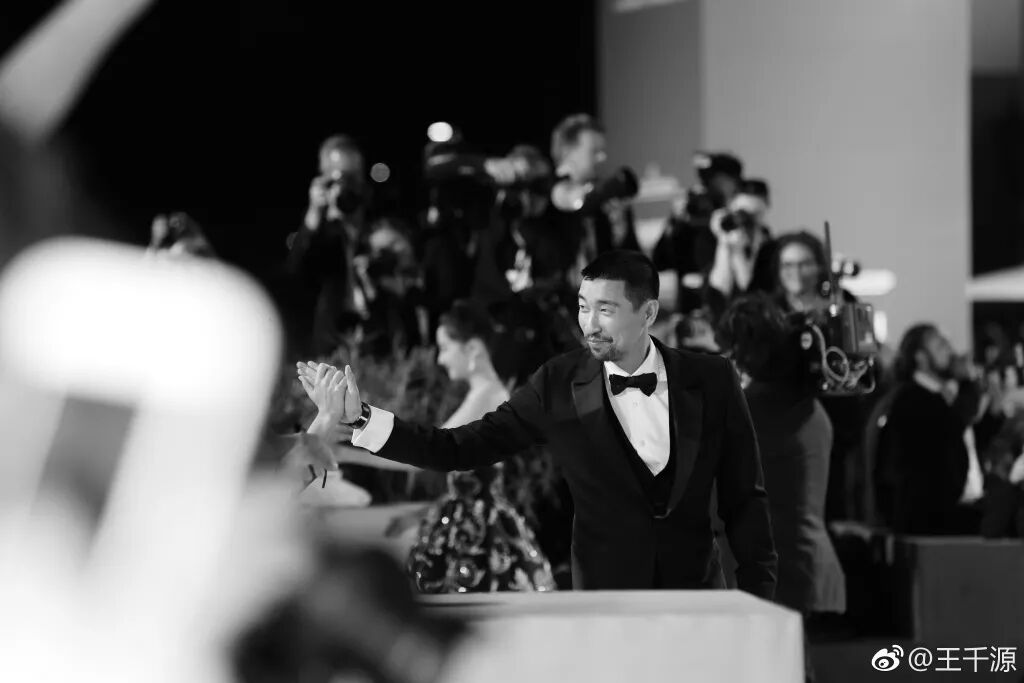 恋爱排班表全体演员_八佰演员表_演员李佰灵