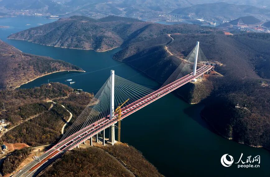 澠淅高速丹江小三峽特大橋。人民網(wǎng)記者 王玉興攝