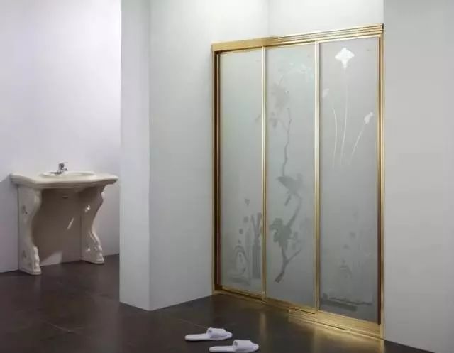 柜选浴室材质好比较好的品牌_浴室柜选什么材质的比较好_浴室柜体选什么材质