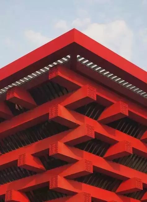 钢结构建筑里的中国红