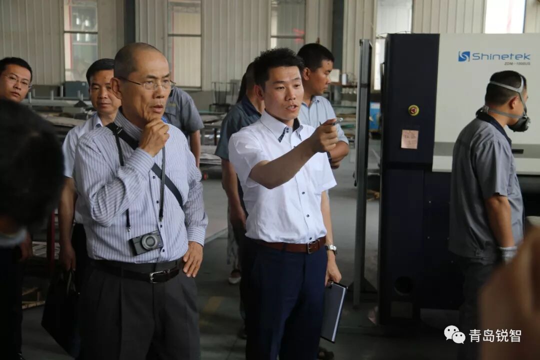 追求品质 我们孜孜不倦 热烈欢迎日本丰田精益管理专家 青木幹晴 先生 来我公司指导 青岛锐智智能装备科技有限公司 称重分级机 定量包装设备 禽类屠宰 分割设备 熟食 调理品加工设备 综合性食品工业智能装备制造企业