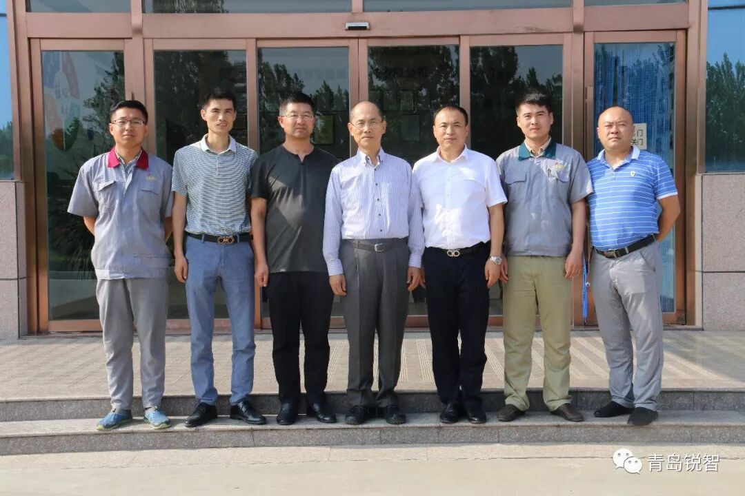 追求品质 我们孜孜不倦 热烈欢迎日本丰田精益管理专家 青木幹晴 先生 来我公司指导 青岛锐智智能装备科技有限公司 称重分级机 定量包装设备 禽类屠宰 分割设备 熟食 调理品加工设备 综合性食品工业智能装备制造企业