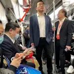 挤地铁的中国首富