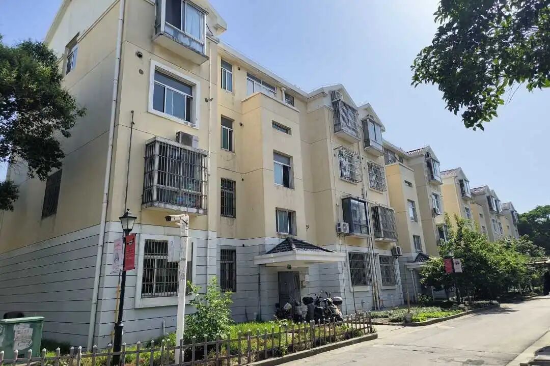 下雨不再漏,民惠佳苑屋面外墙翻新解民忧