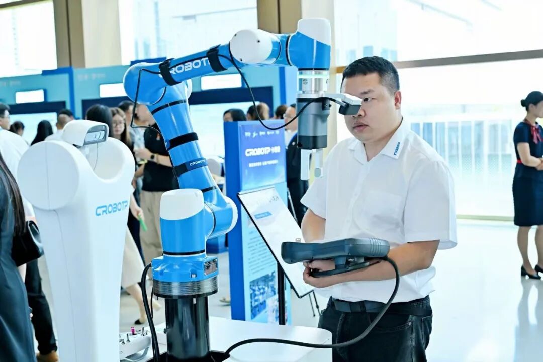 2025（第六届）未来大会在成都举行，浙江省四川商会执行会长赵崇甫参加本次活动